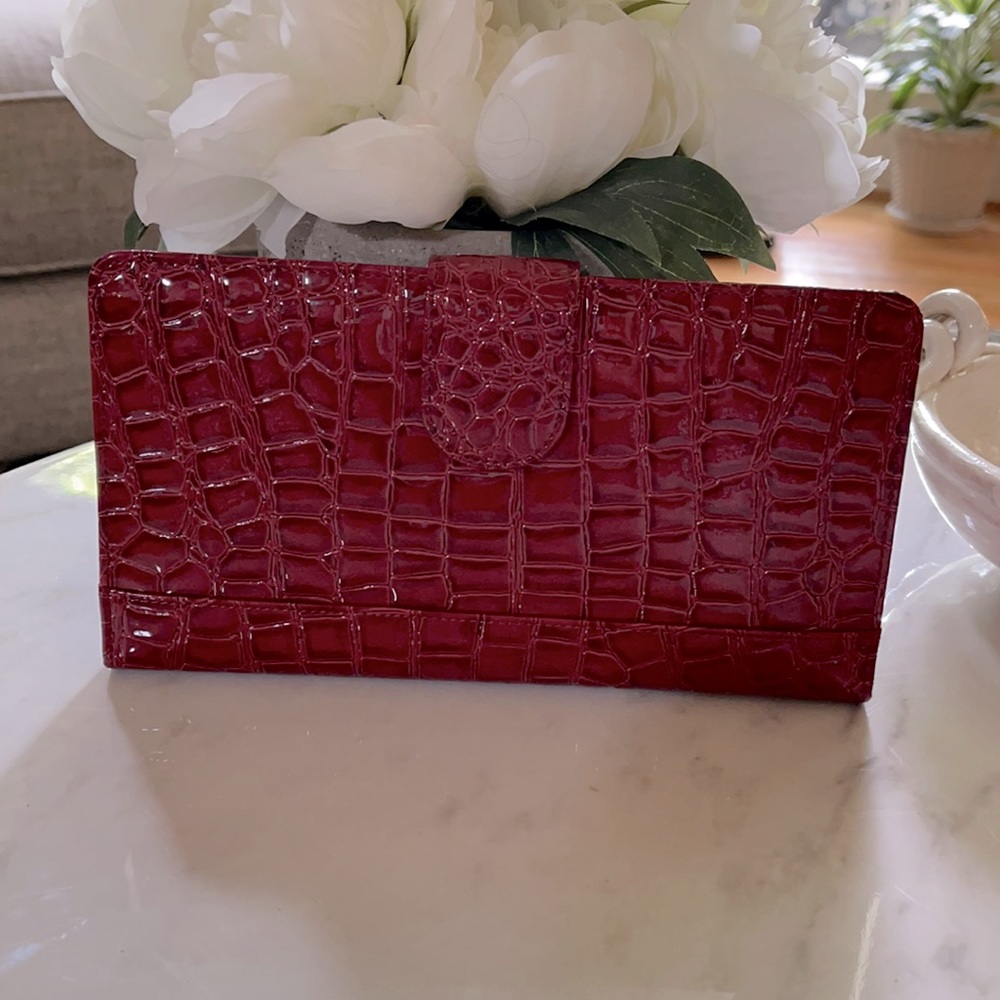 Oversized alligator style wallet